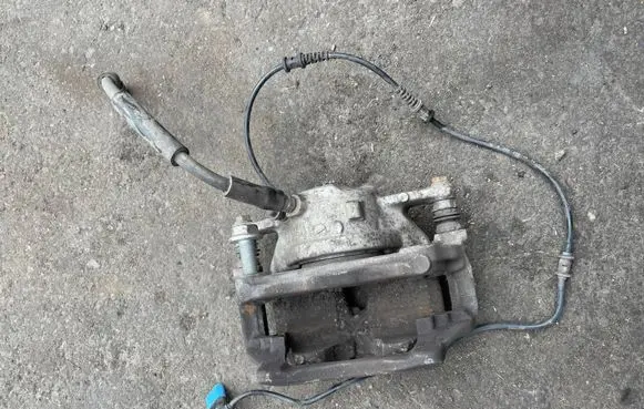 Mercedes-Benz C W205 Front brake caliper