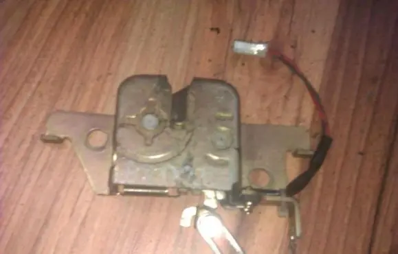 Ford Probe Tailgate/trunk/boot lock/catch/latch