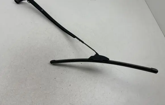 Mazda 6 Windshield/front glass wiper blade 