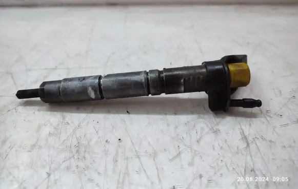 Mercedes-Benz S W221 Fuel injector 0445115027