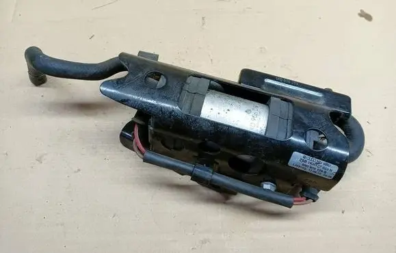 Skoda Octavia Mk2 (1Z) Fuel injection high pressure pump 1K0127023N L22810G 5N0906129B