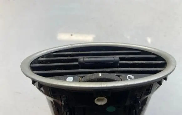 Ford Focus Dash center air vent grill 4M51A014L21BC 4M51-A014L21-BC