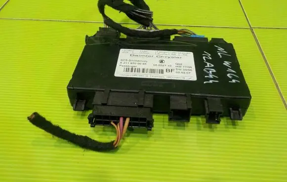 Mercedes-Benz ML W164 Central body control module A2118700085 12AB44