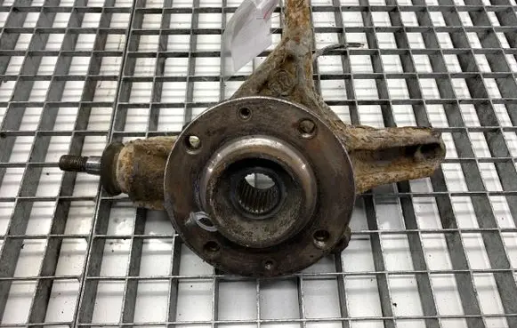Peugeot 308 SW Front wheel hub spindle knuckle 