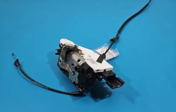 Peugeot 207 Front door lock 24087158 IMPRK1530041