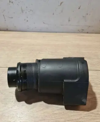 Volkswagen Golf VI Intake resonator 03l131111j