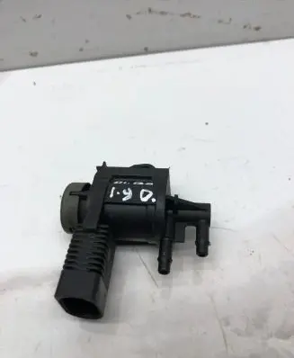 Audi A4 S4 B6 8E 8H Turbo solenoid valve 1J0906283C