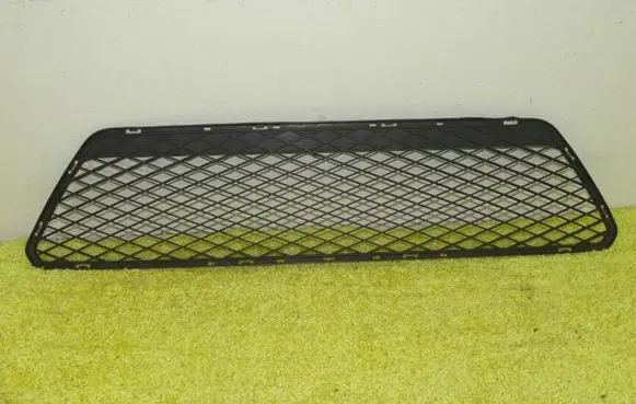 Ford Focus Front bumper lower grill 5M5J-17K945-AA