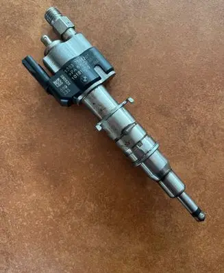 BMW 3 E92 E93 Fuel injector 7585261 13537585261