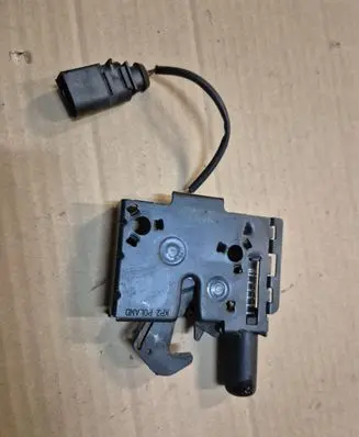 Audi Q3 F3 Engine bonnet/hood lock/catch 83A823509