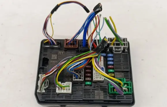 Nissan Qashqai J12 Fuse module 284B76RA1B