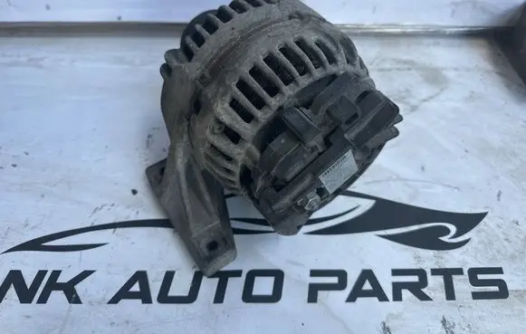 Volvo XC90 Generator/alternator 30667787 0124525060