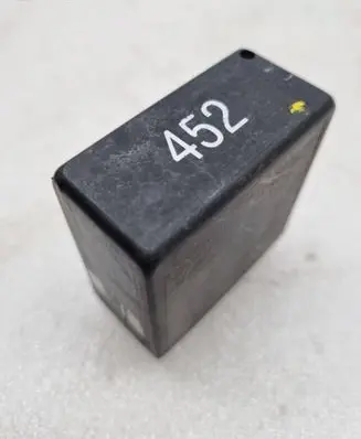 Volkswagen PASSAT B5.5 Other relay 1J0907487B
