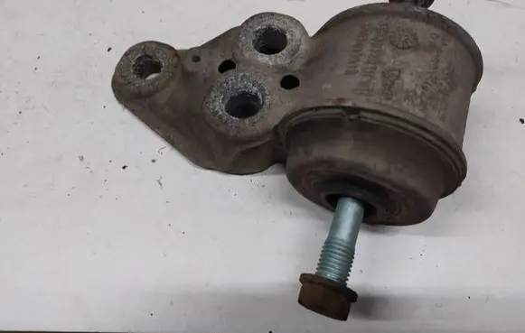 Audi A6 S6 C5 4B Rear axle beam mounts housing 4B0501521E 4B0501521H