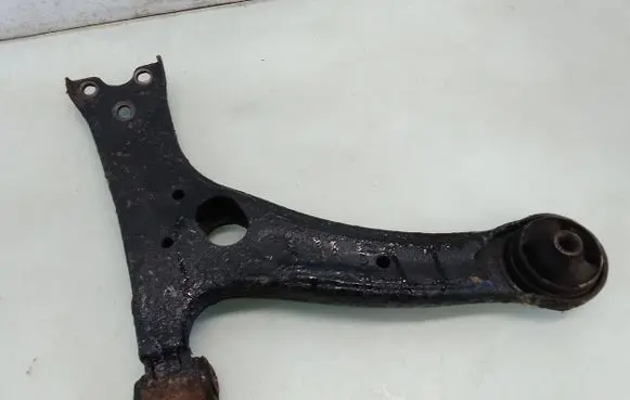 Toyota Prius (NHW20) Front lower control arm/wishbone
