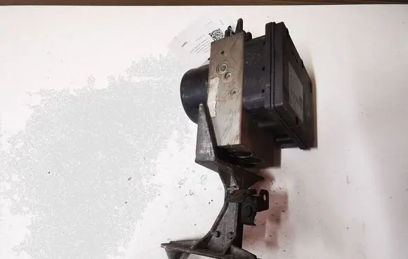 Mercedes-Benz C W203 ABS Pump A2034310240 A2095452932
