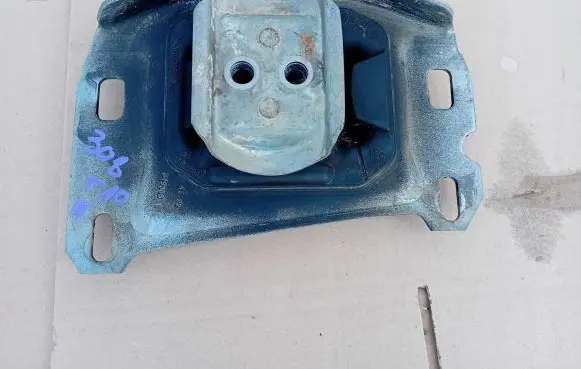 Opel Astra L Gearbox mounting bracket 9813699680