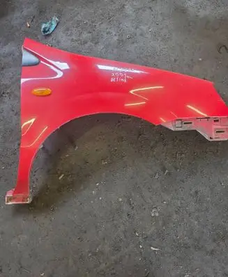 Nissan Almera Tino Fender