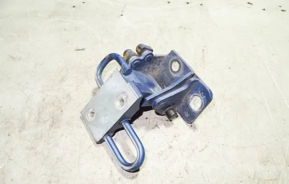 Audi A4 S4 B6 8E 8H Rear door lower hinge 8E0833411