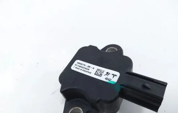 Tesla Model S Airbag deployment crash/impact sensor 100527500