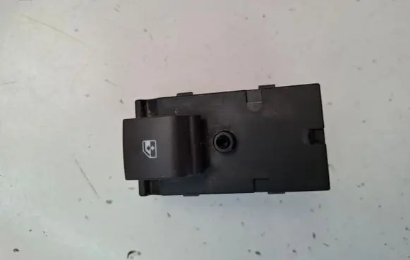 Opel Mokka Electric window control switch 13301889