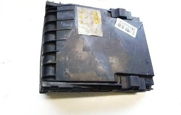 Volkswagen Touran I Fuse box cover 1k0937132f 0-1718006-1