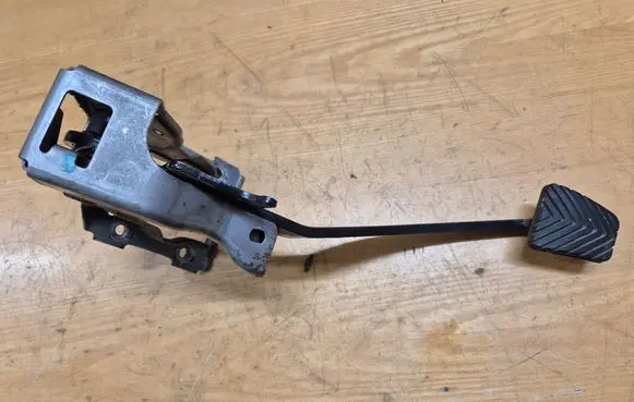 Hyundai Sonata Clutch pedal BDM1028