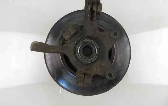 Front wheel hub spindle knuckle