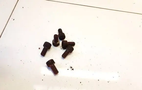 Audi A4 S4 B5 8D Nuts/bolts 