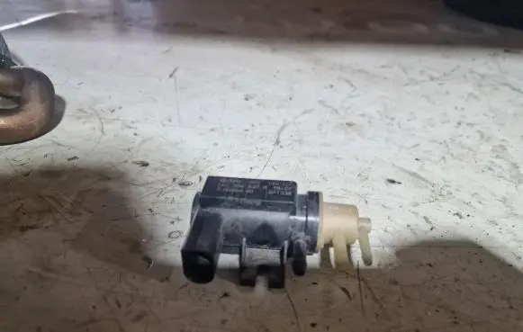 Volkswagen Tiguan Turbo solenoid valve 1K0906627A
