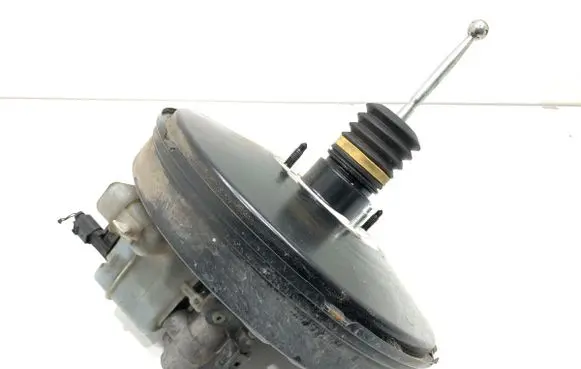 Volkswagen PASSAT B7 Brake booster 3C1614105AP