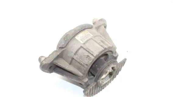 Mercedes-Benz E A207 Engine mount bracket A2072400317