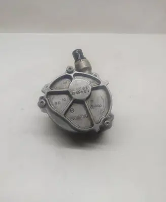 Volkswagen Touareg II Vacuum pump 03H145100C