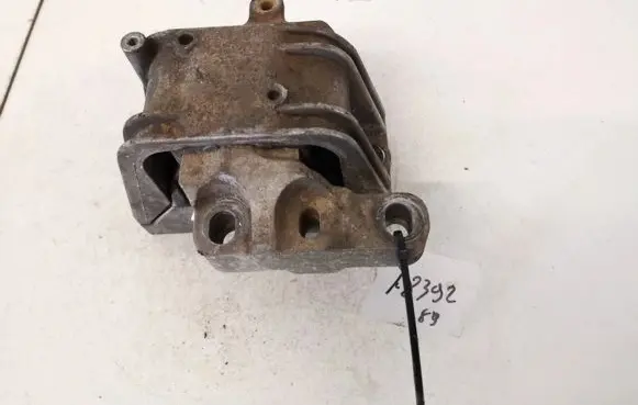 Volkswagen PASSAT B6 Engine mount bracket 1k0199282