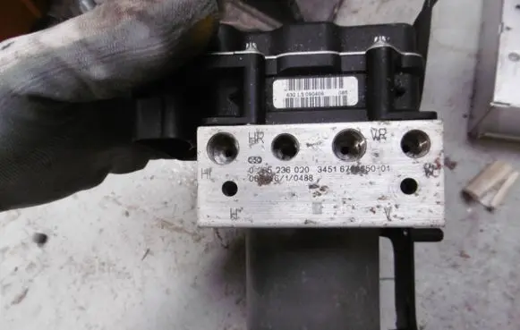 BMW 5 E60 E61 ABS Pump 6775732 6775730