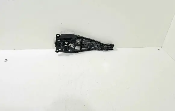 Rear door exterior handle/bracket