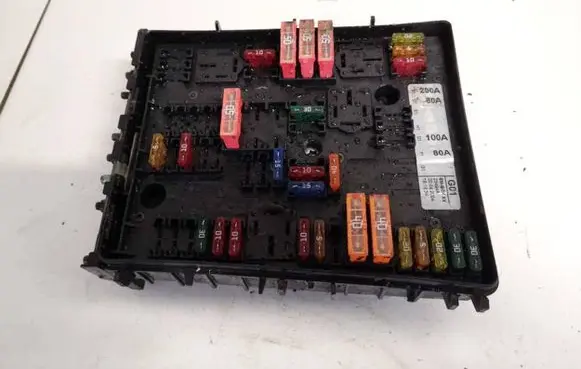 Volkswagen Golf V Fuse box set 1k0937124h