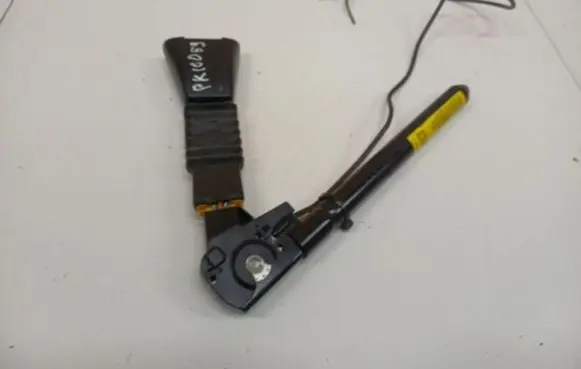 Opel Zafira A Front seatbelt buckle 90560655