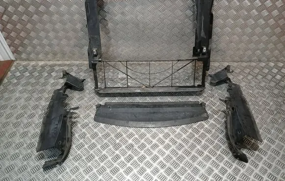Radiator support slam panel bracket