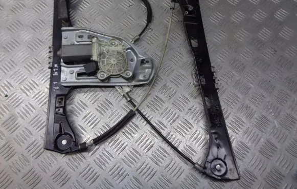 Mercedes-Benz C W203 Front door window regulator with motor A2118201842