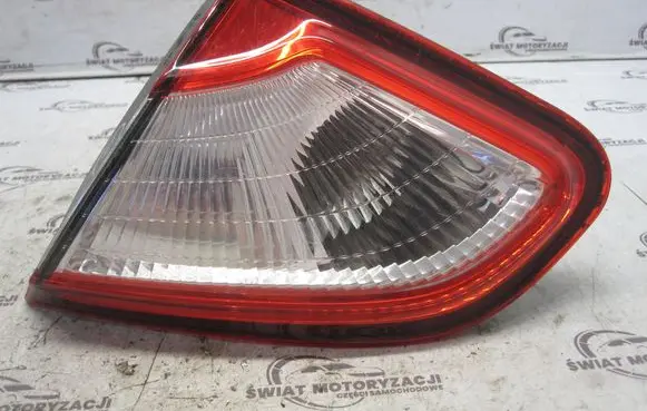 Tailgate rear/tail lights