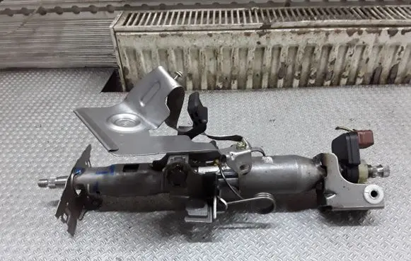 Toyota Avensis T250 Steering wheel axle 8924502010