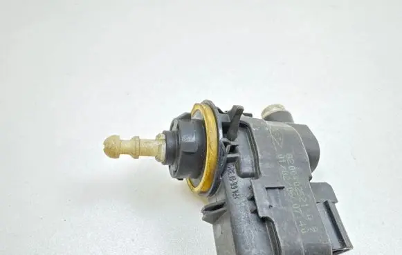 Renault Clio III Headlight level adjustment motor 8200402521