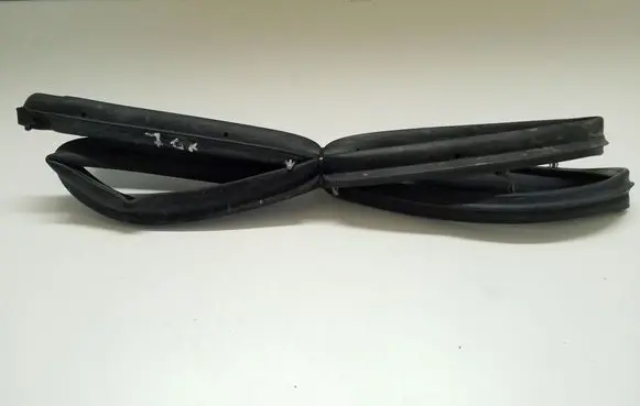 Nissan Qashqai Rubber seal rear door 