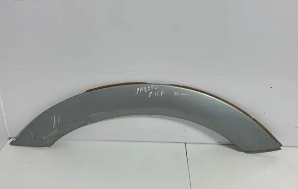 Mitsubishi Pajero Front arch trim MR478741