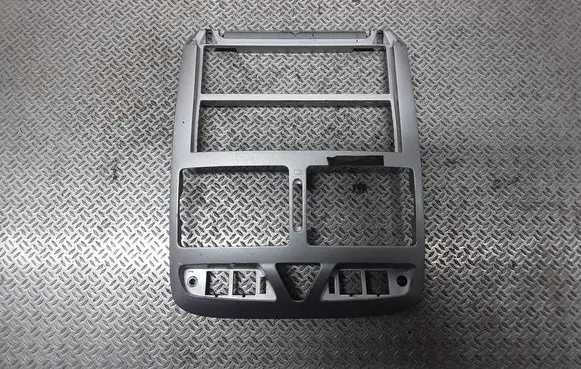 Radio/GPS head unit trim
