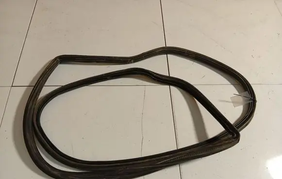 Peugeot 406 Trunk rubber seal (body) 