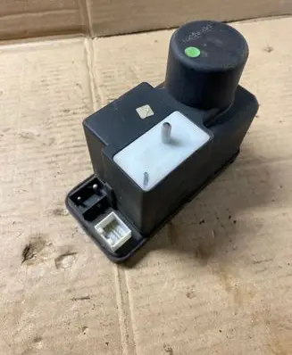 Audi 100 S4 C4 Central locking vacuum pump 4A0862257C