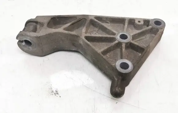Opel Astra H Engine mounting bracket 131745012581