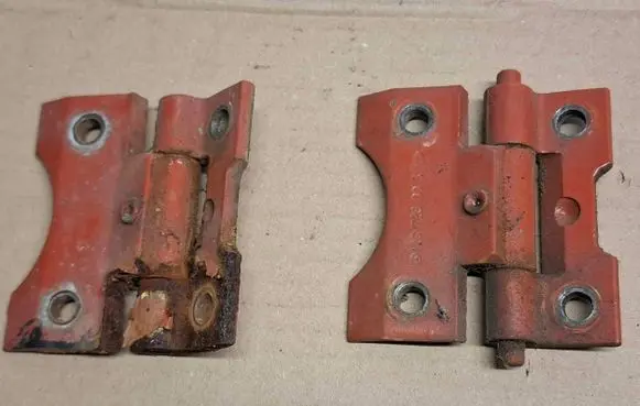 Mercedes-Benz W123 Front door hinge set 